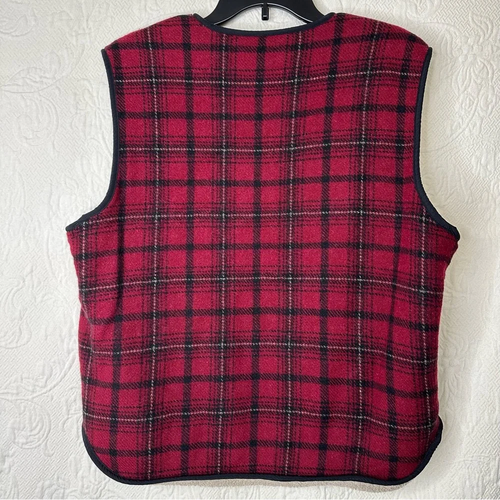 Woolrich reposhing this